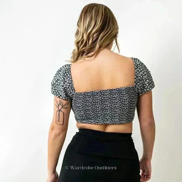 Low Cut Halter Cropped Peasant Blouse - Picture 3 of 10